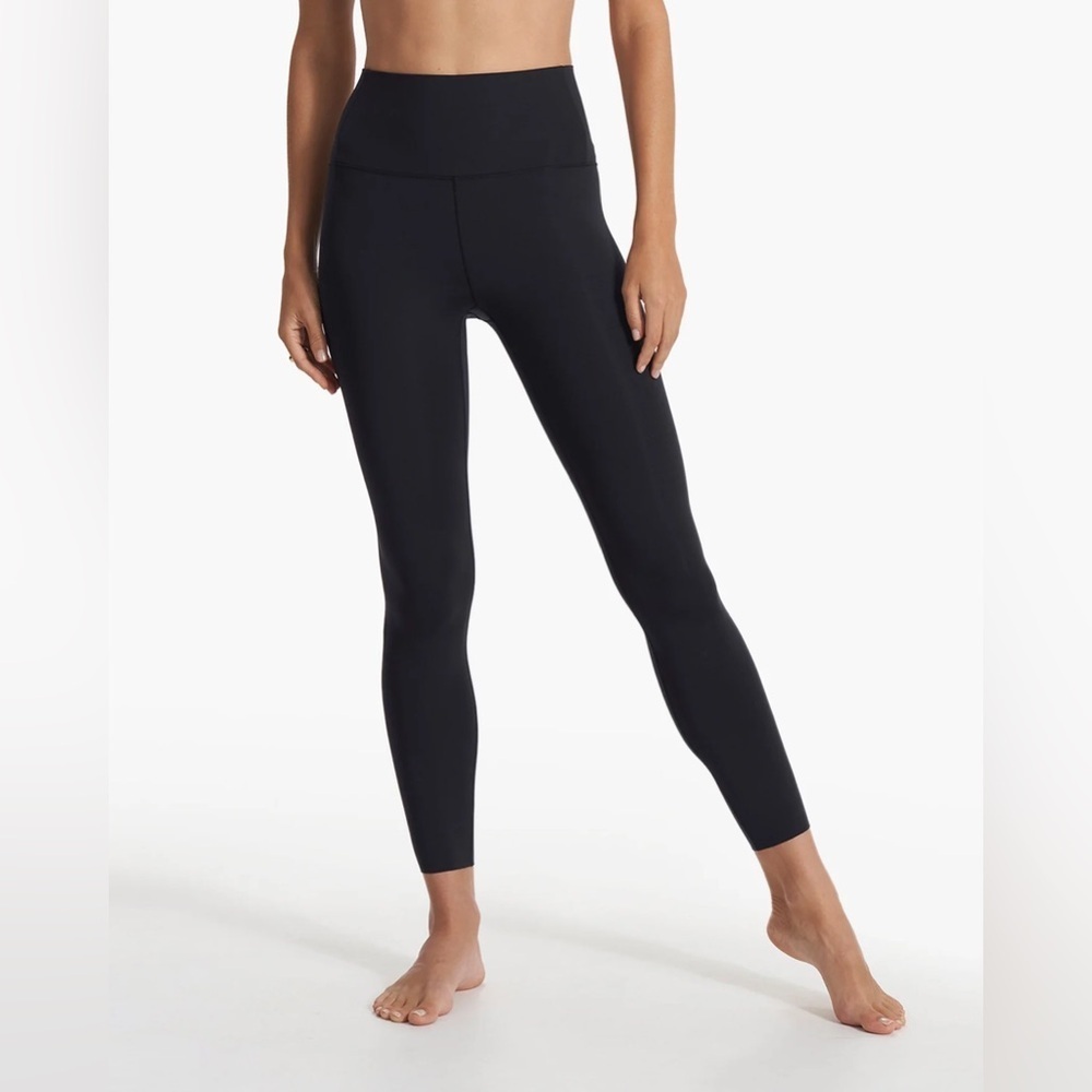 Vuori Purple Evolve Leggings - Picture 2 of 7